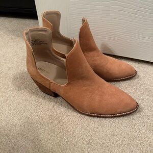 Arider Girl tan ankle boots size 6.5